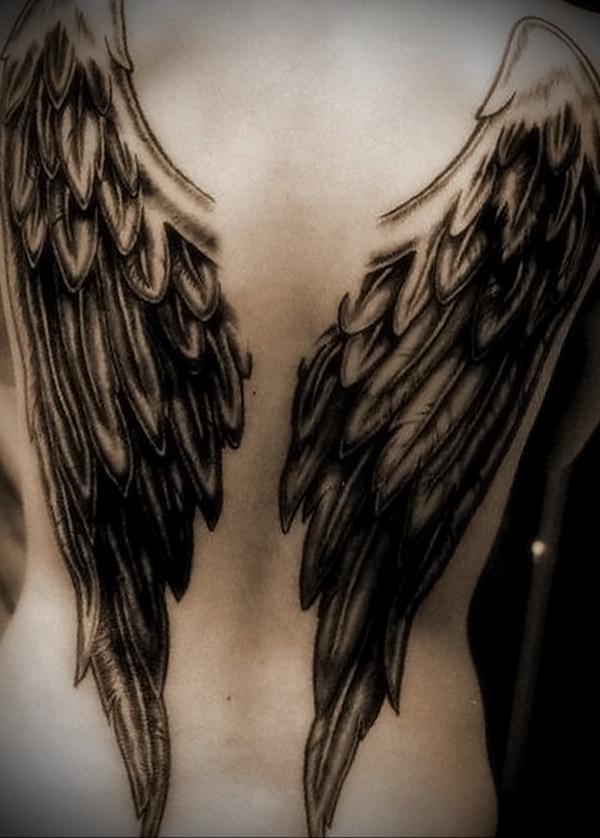 Фото тату Пернатые крылья ангела на спин