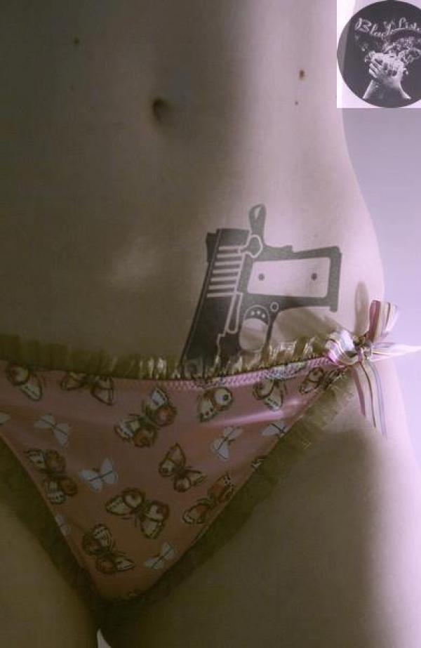 Фото тату Пистолет для девушки