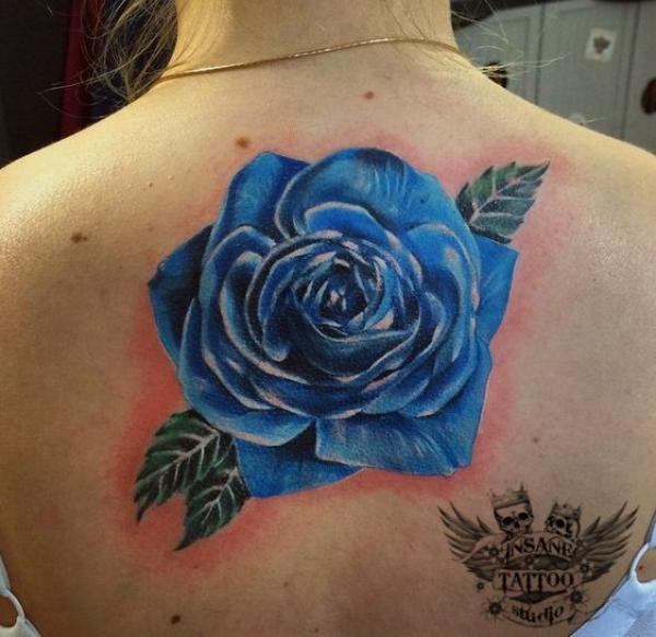 Фото тату Голубая роза на спине