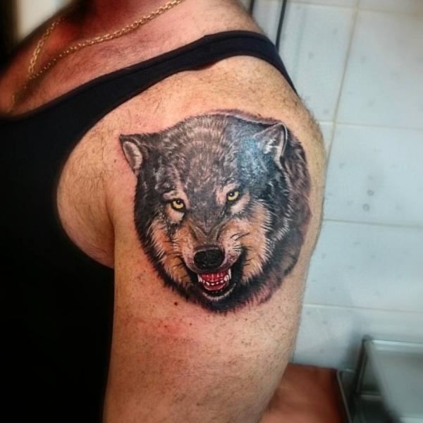 Фото тату Взгляд волка на плече