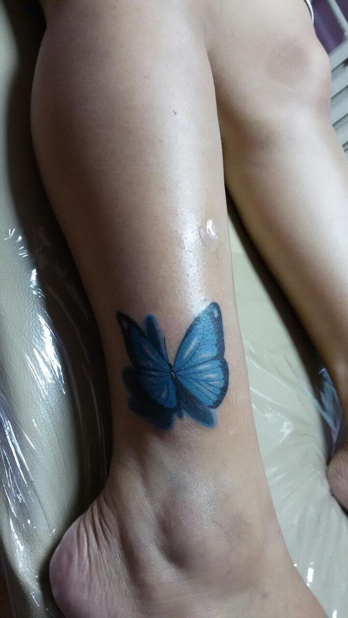 Фото тату Тату бабочки на ноге