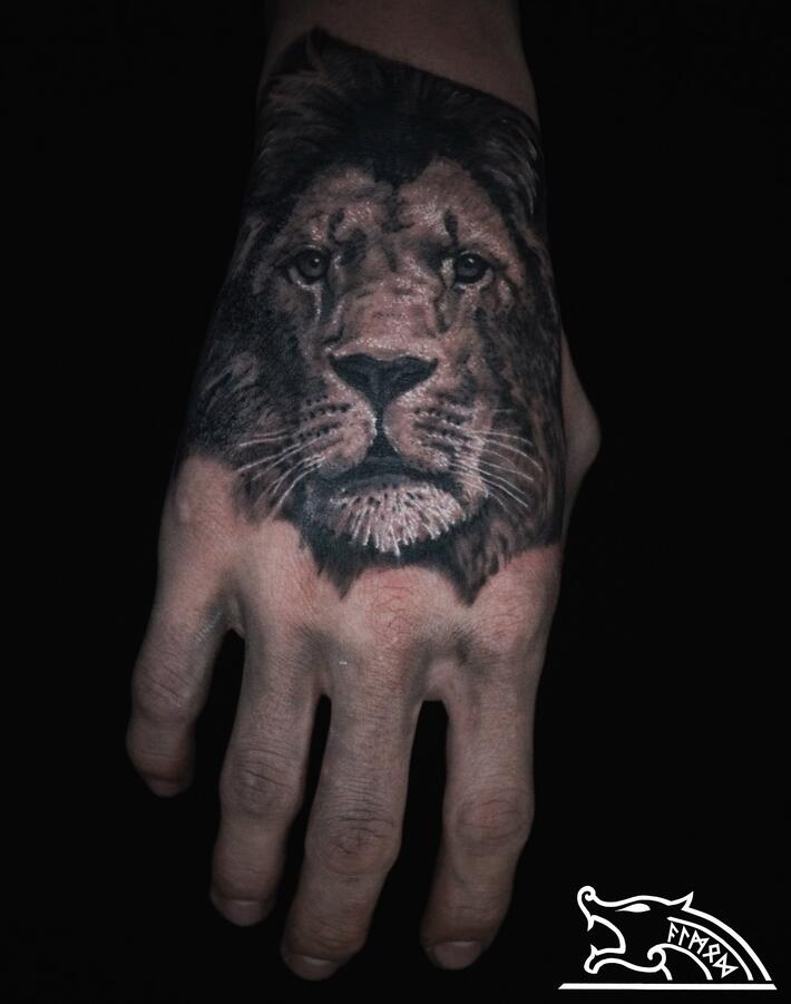 Фото тату Тату львы на кистях рук
