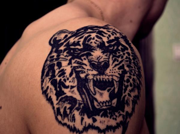 Фото тату Черный тигр на плече