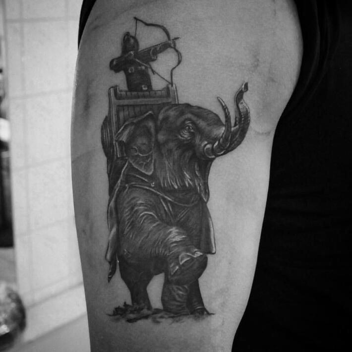 Фото тату Тату слоны на плече