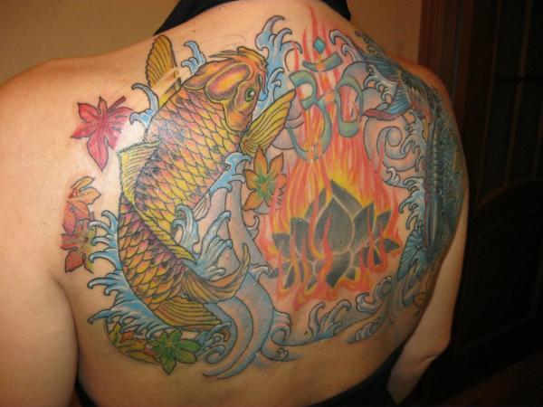 Фото тату Золотая рыбка и огненный лотос