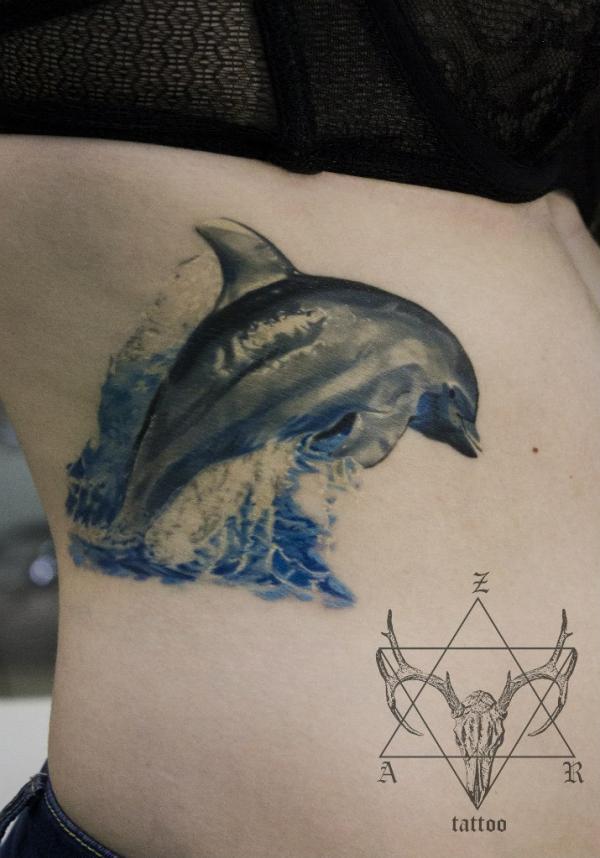 Фото тату Дельфин выпрыгивающий из воды