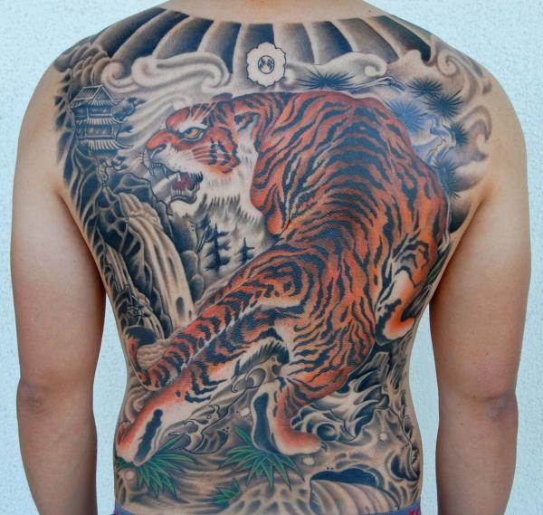 Фото тату Большой тигр на спине