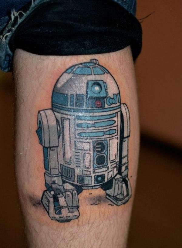 Фото тату R2-D2 из звездных войн на икре