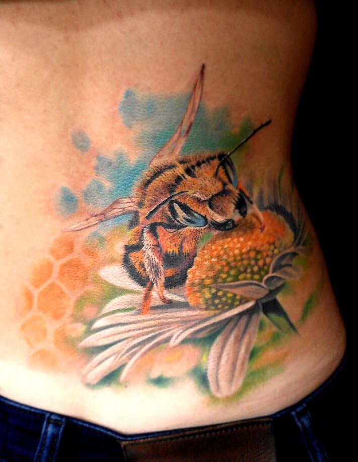 Фото тату Тату пчелы на спине
