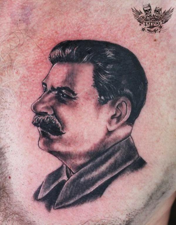 Фото тату Портрет Сталина черно-белый