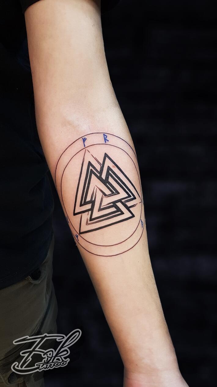 Valknut as trefoil knot or triquetra. By Jay Shin.