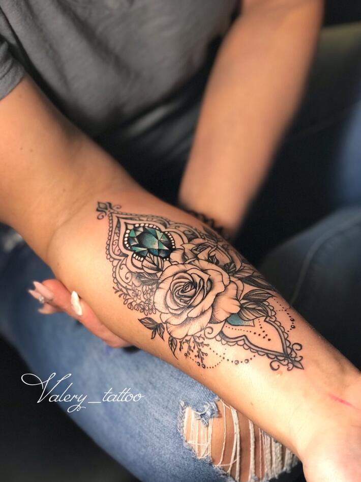 Valery Artiste Tatoueuse sur Instagram : #lotustattoo | Flower tattoo  designs, Sleeve tattoos, Tattoos