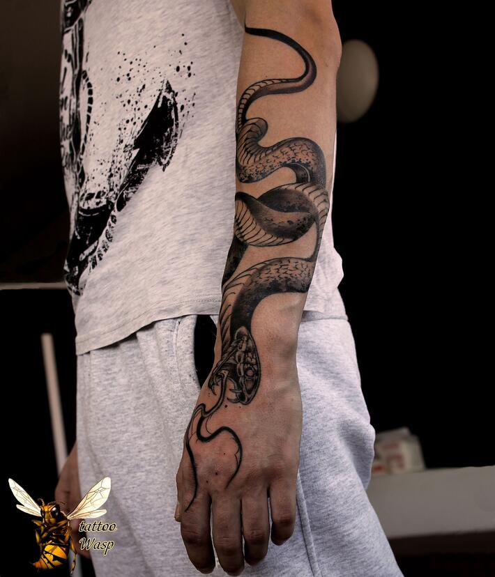 Pin by hannah witt ♡ on tattoo ideas | Wasp tattoo, Insect tattoo, Bee  tattoo