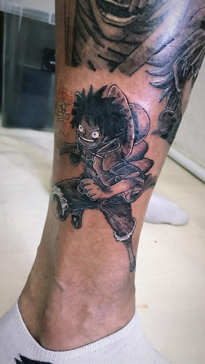 Luffy strawhat tattoo I recently did : r/OnePiece