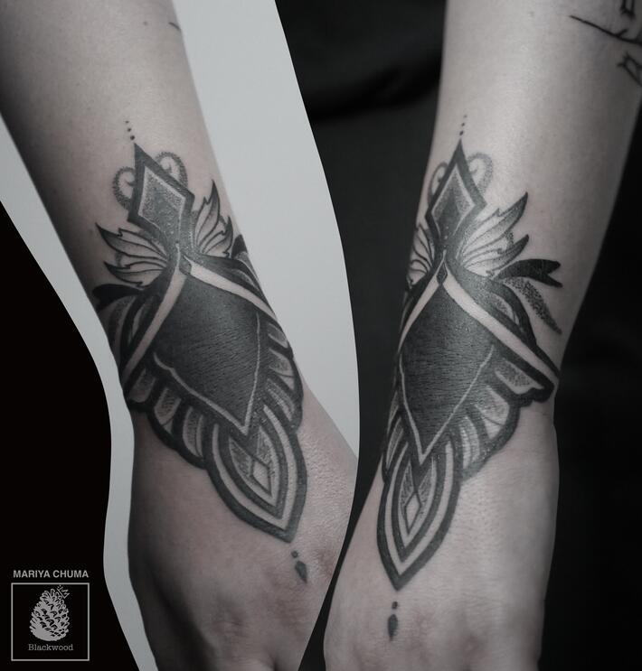 MA Tattoo on Instagram: “Merc Source: @santavyfabian #minimalarchivetattoo”  | Ma tattoo, Arm tattoos for guys, Hand tattoos